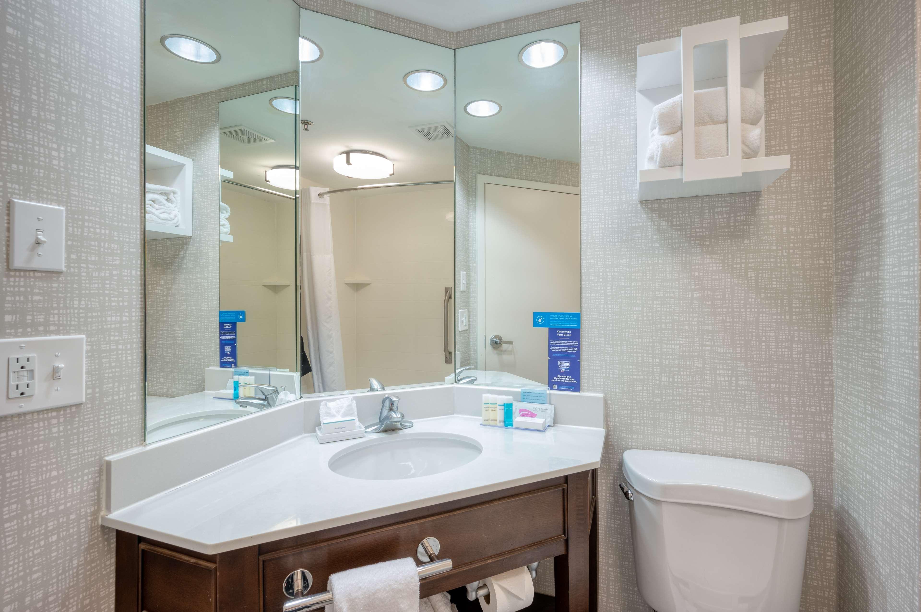 Hampton Inn Janesville Bagian luar foto