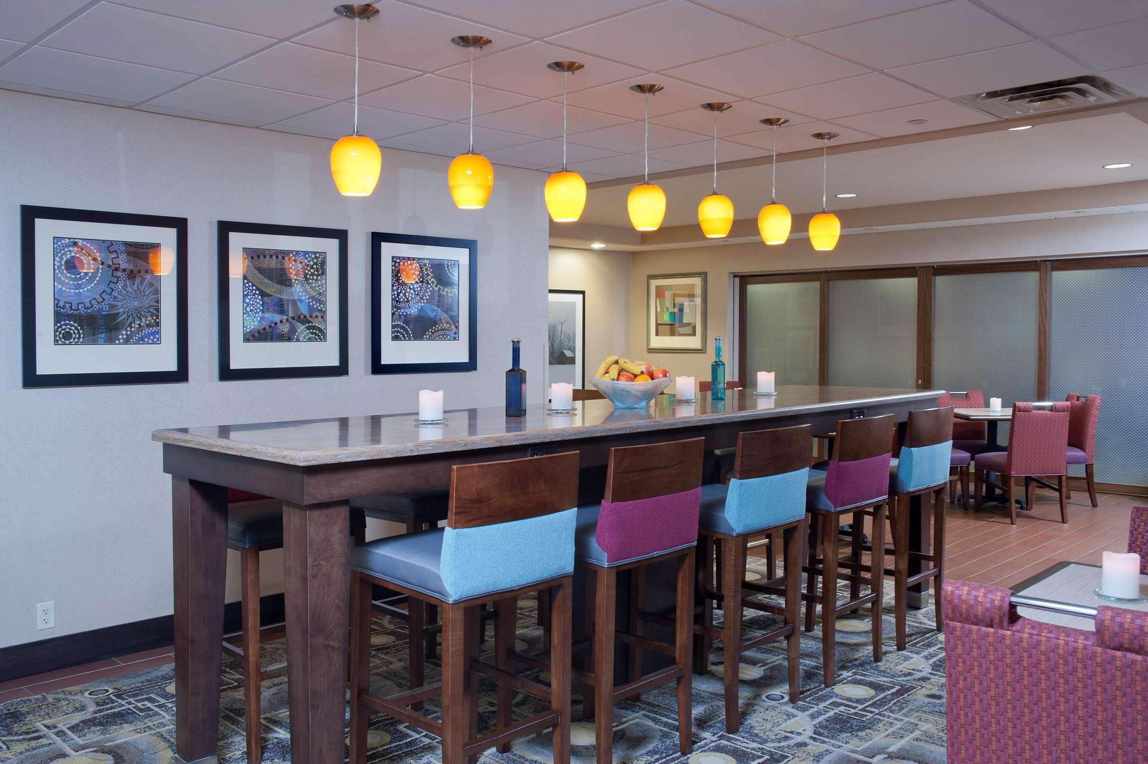 Hampton Inn Janesville Bagian luar foto