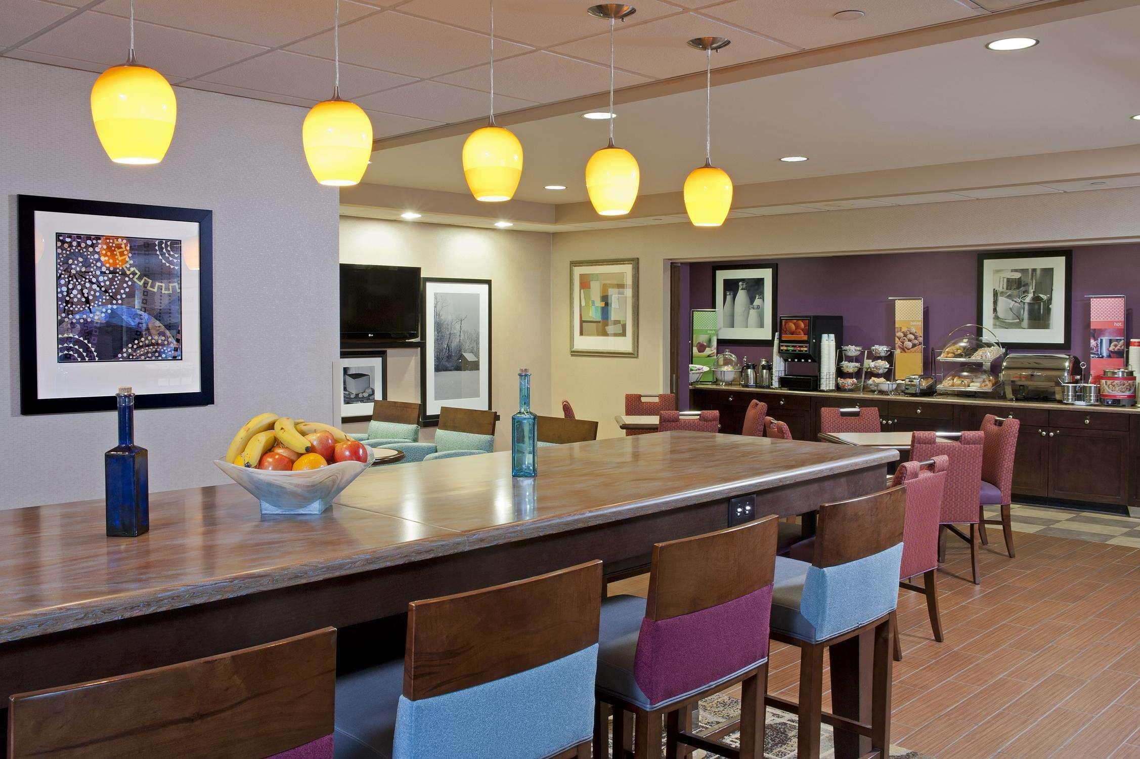 Hampton Inn Janesville Bagian luar foto