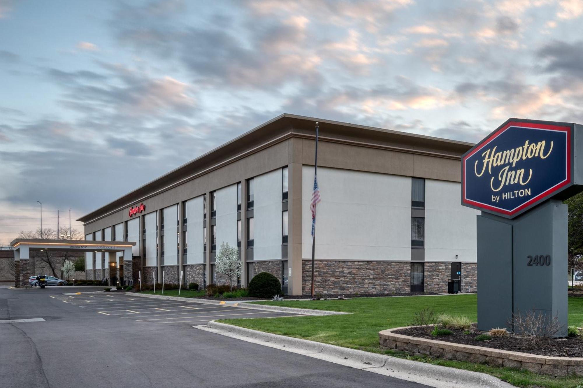 Hampton Inn Janesville Bagian luar foto
